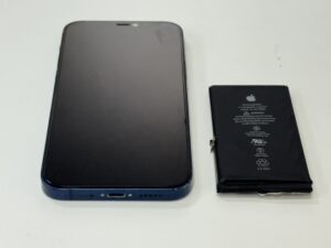 修理後のiPhone12のバッテリー