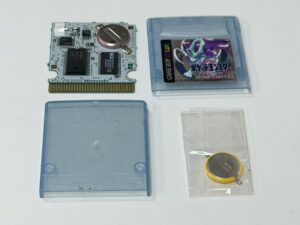 電池切れでセーブができなくなっているゲームボーイソフト「ポケットモンスター クリスタルバージョン」の修理前写真