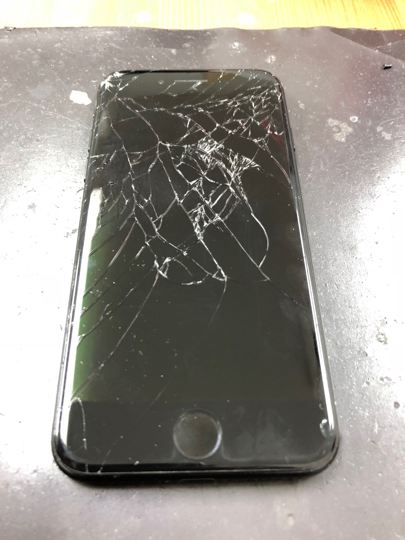 iPhone6の画面修理とバッテリー交換