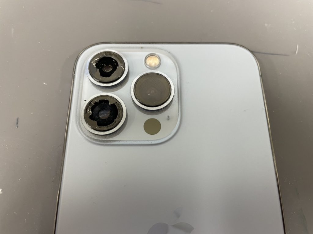 iPhone13Pro　ｶﾒﾗﾚﾝｽﾞ割れ　交換修理