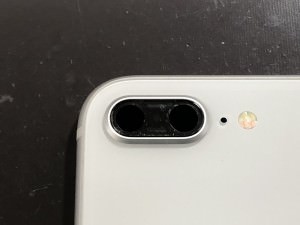 8P カメラレンズ割れ