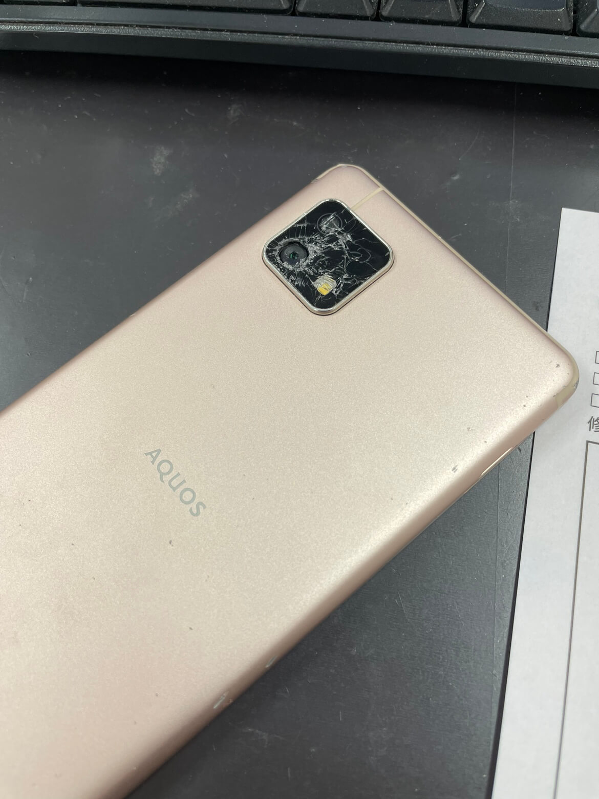 AQUOS sense3のカメラ割れ修理