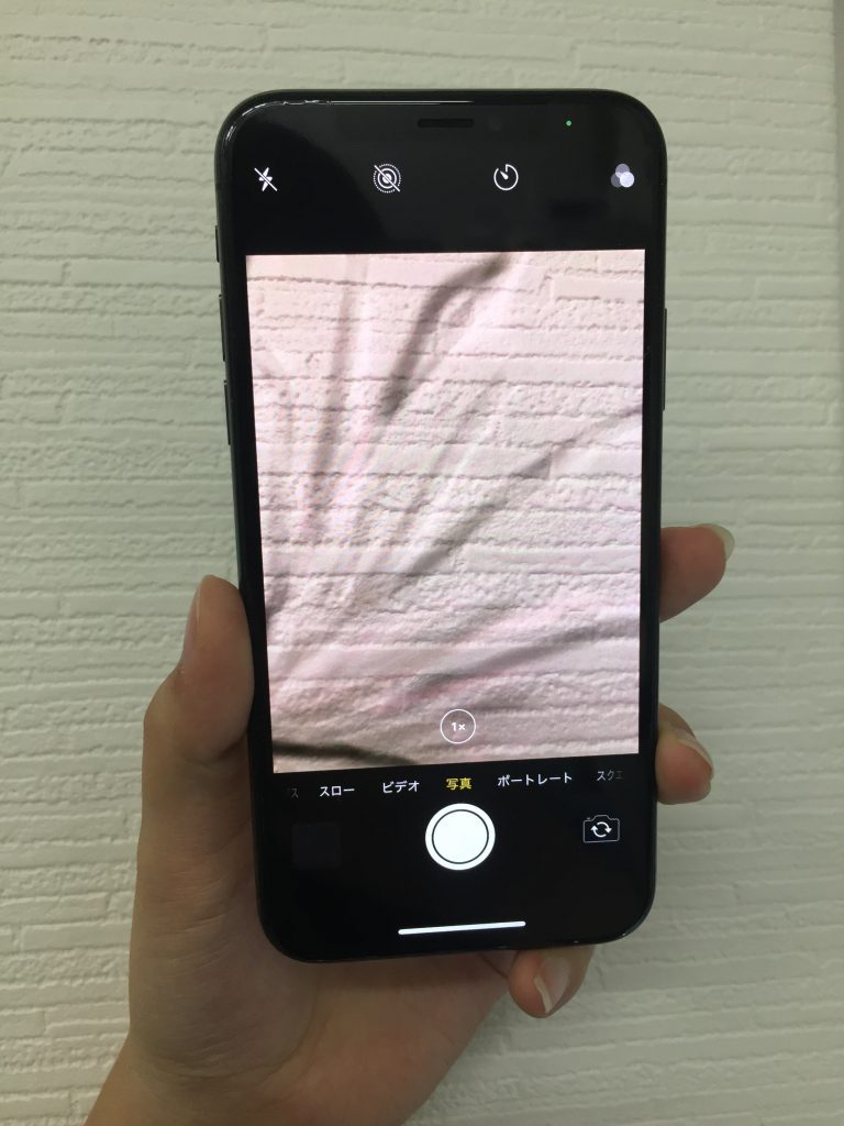 iPhoneXRのバックカメラに亀裂　修理前　スマホスピタル