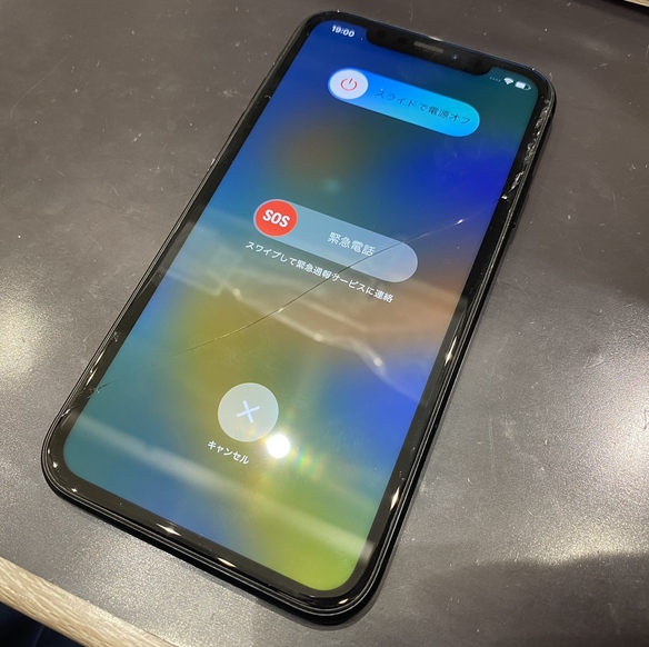 iPhoneXR画面割れ交換修理前