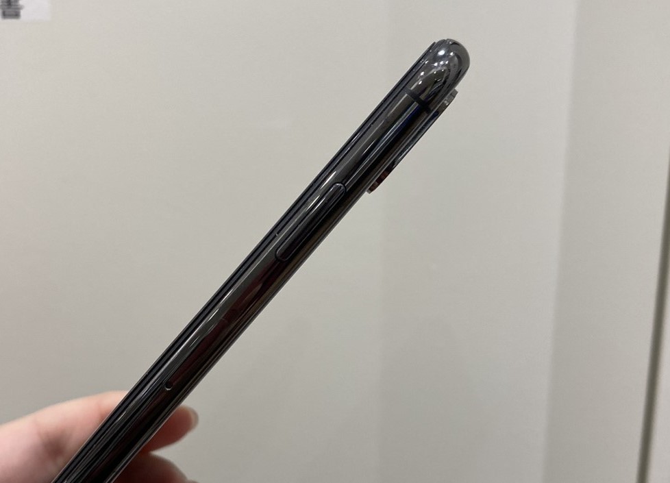 iPhoneXsバッテリー膨張修理後