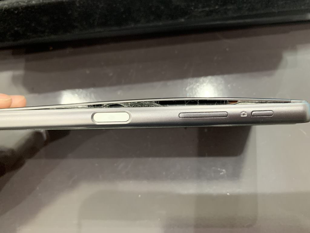 Xperia X Performance　背面浮き　バッテリー