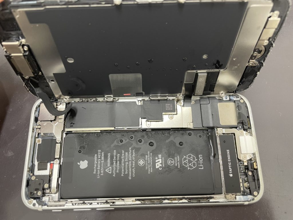 iPhoneSE2 水没 分解してみたら
