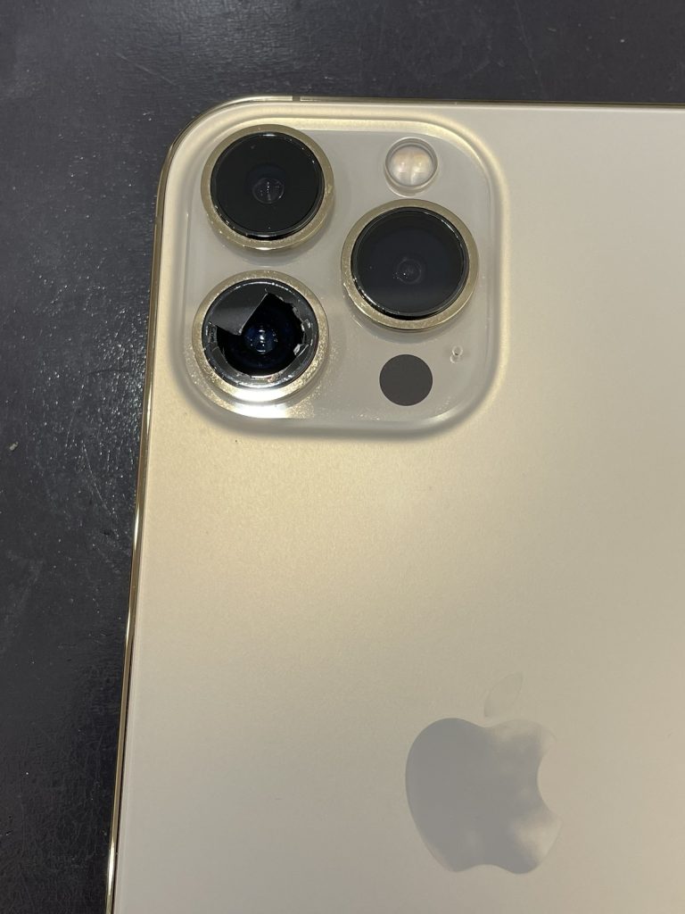 広角カメラが割れた