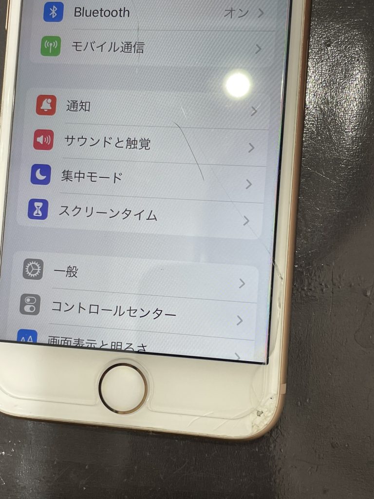 iPhone8 ひび