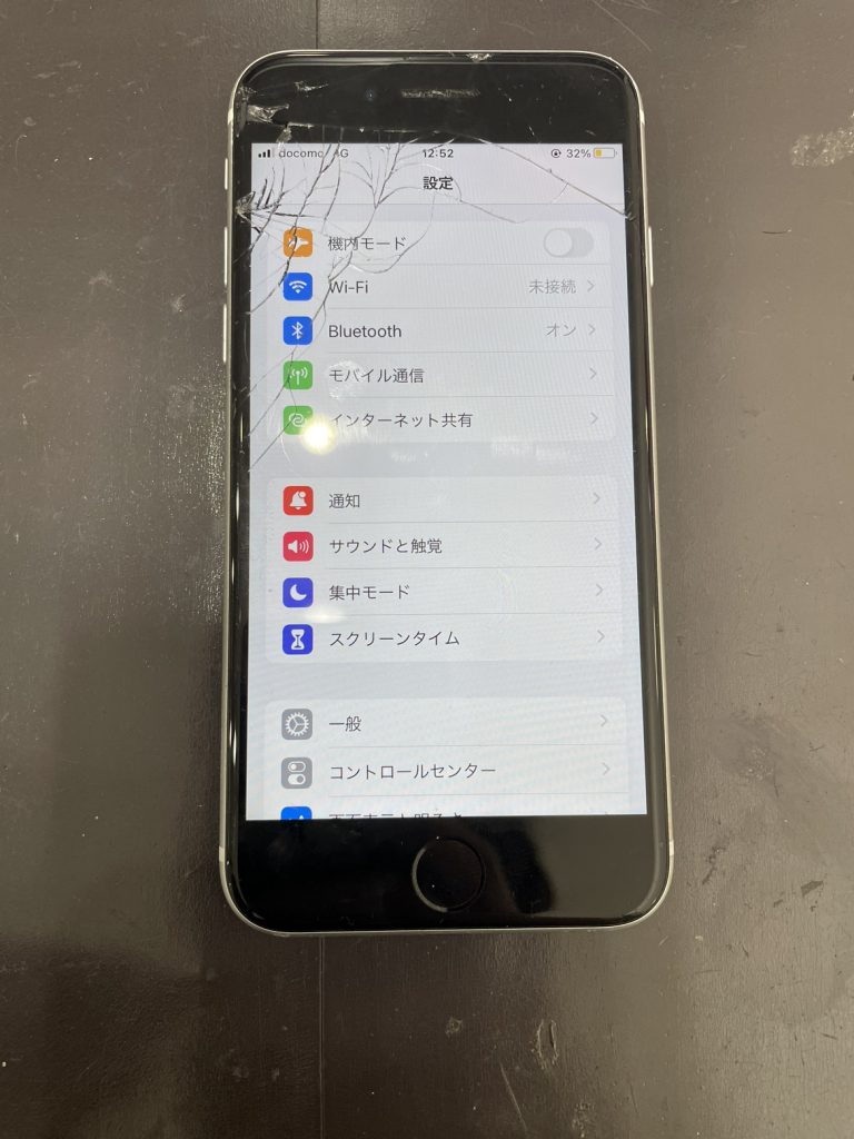 iPhoneSE3画面割れ