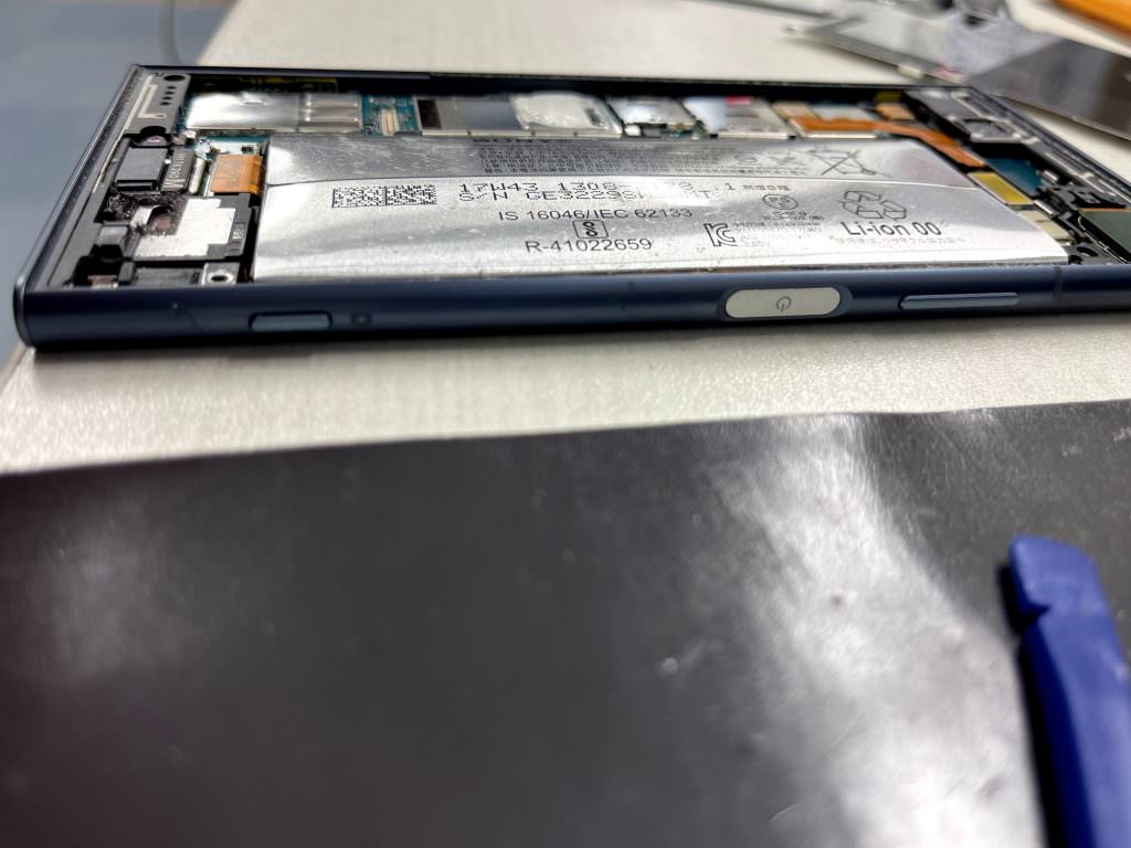 Xperia XZ1 バッテリー膨張