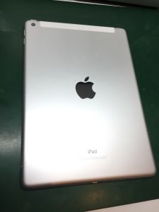iPad5画面割れ背面写真