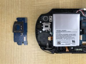 PS VITA‐2000アナログスティック交換修理