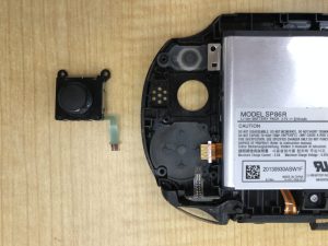 PS VITA‐2000アナログスティック交換修理