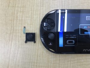 PS VITA‐2000アナログスティック交換修理