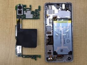 AQUOS R3 画面交換修理