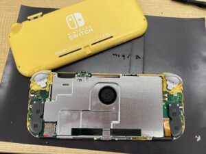 SwitchLite背面分解