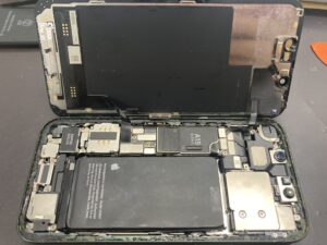 iPhone 13 mini 画面、バッテリー交換前