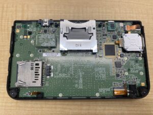 3DS LL 内部基板とスライドパッドユニット 故障箇所確認