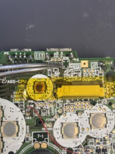 GBA SPの基板分解と純正充電コネクタ取り外し作業
