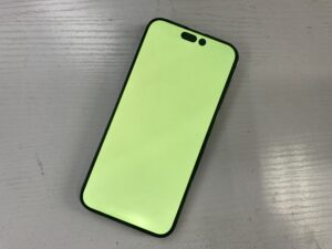 画面割れが発生し、秋葉原店で画面交換修理を行う前のiPhone 14 Pro Max