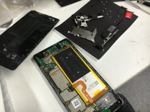 分解して基板洗浄をしたHUAWEI LUMIERE 503HW