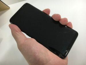 電源ボタンを押しても画面上に何も表示されない音だけするGalaxyS8(SCV36)