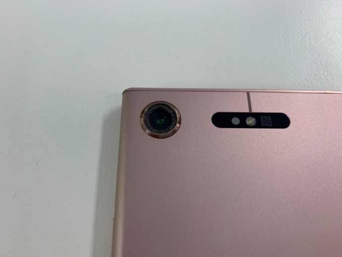 バックカメラレンズが取れてしまったXperia XZ1(SO-01K)