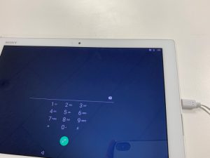 充電器を挿しても全く反応しないXperia Z4 tablet(SO-05G)
