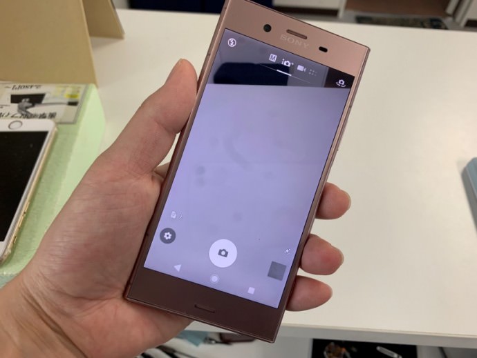 バックカメラ撮影時に黒いゴミが入るエクスペリアXZ1(SO-01K)