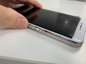 フレーム変形で電源ボタンを押せない2016002