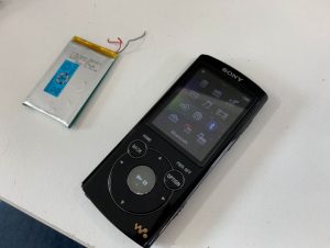 バッテリーを新品に交換したNW-S766