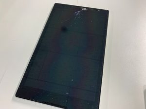 表面ガラスが割れてタッチ切れになったLavie Tab S(PC-TS708T1W)