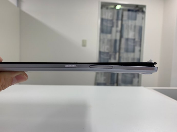 本体フレームが変形したNEC Lavie Tab S(PC-TS508FAM)