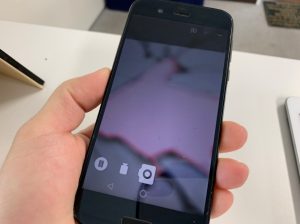 内部レンズが割れたAQUOS R(SH-03J)