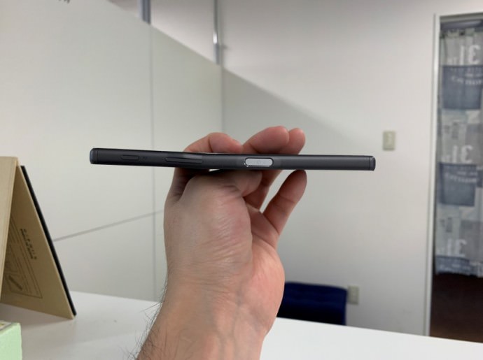 本体フレームが変形したXperia Z5(SO-01H)