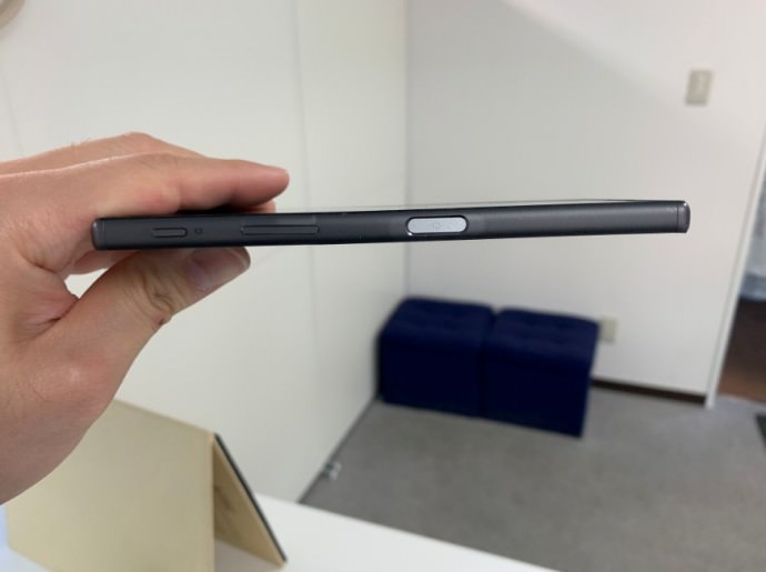本体フレームをほぼ真っ直ぐに矯正したXperia Z5(SO-01H)