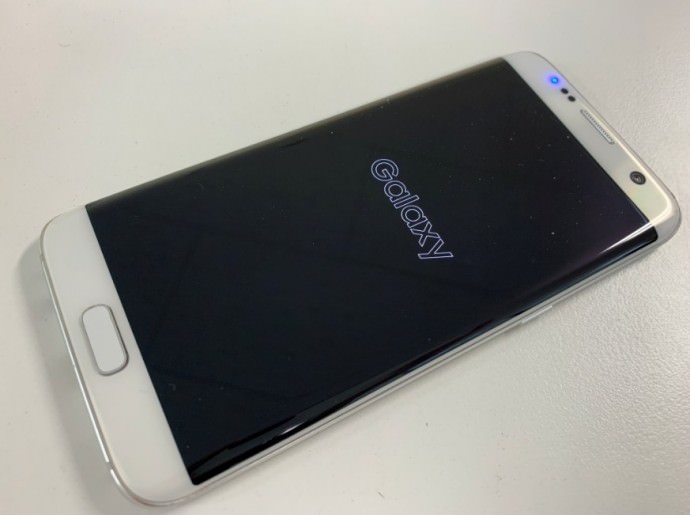 有機ELディスプレイ交換修理後のGalaxy S7 Edge(SO-02H)