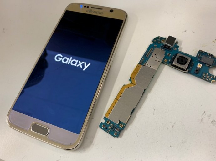 基盤交換修理で電源が入るようになったGalaxy S6(SC-05G)