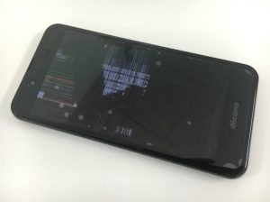 液晶画面が完全に破損したAQUOS EVER(SH-02J)