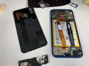 基板まで分解して乾燥中のP20Lite