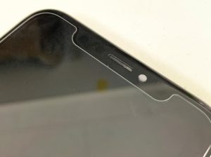 水没してフロントカメラ内が結露しているiPhone XR