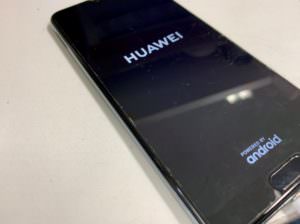 基板洗浄して電源が入るようになったHUAWEI P20