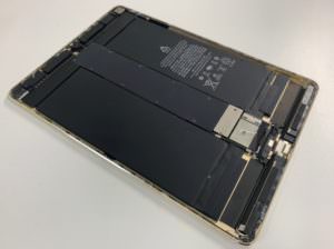 基板修理途中のiPad Pro 10.5