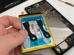 バッテリー交換修理途中のXperia Z5 premium(SO-03H)