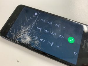 液晶画面が破損しているAQUOS sense(SH-01K)