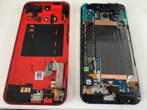 分解して修理途中のHTC J butterfly(HTL23)