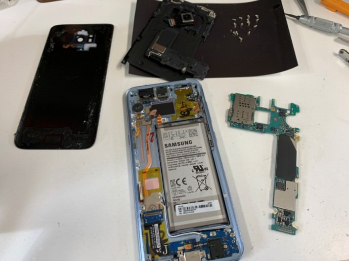 海に水没して電源が入らなくなったGalaxy S8(SC-02J)