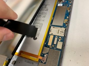 落として画面のケーブルが千切れたMadia Pad T3(KOB-L09)