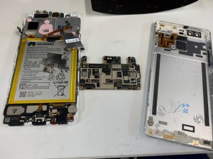 分解して基板洗浄＆乾燥中のHUAWEI(華為)P9